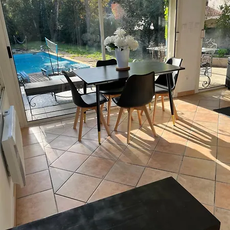 Le Bonheur Avec Piscine Et Jardin Holiday home *