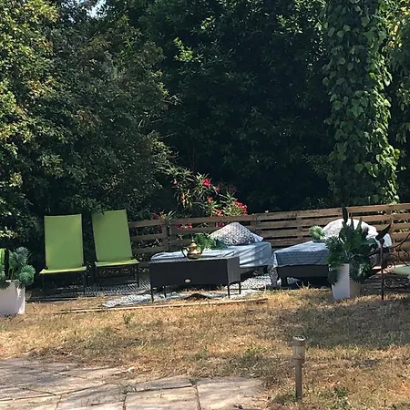 Le Bonheur Avec Piscine Et Jardin Holiday home